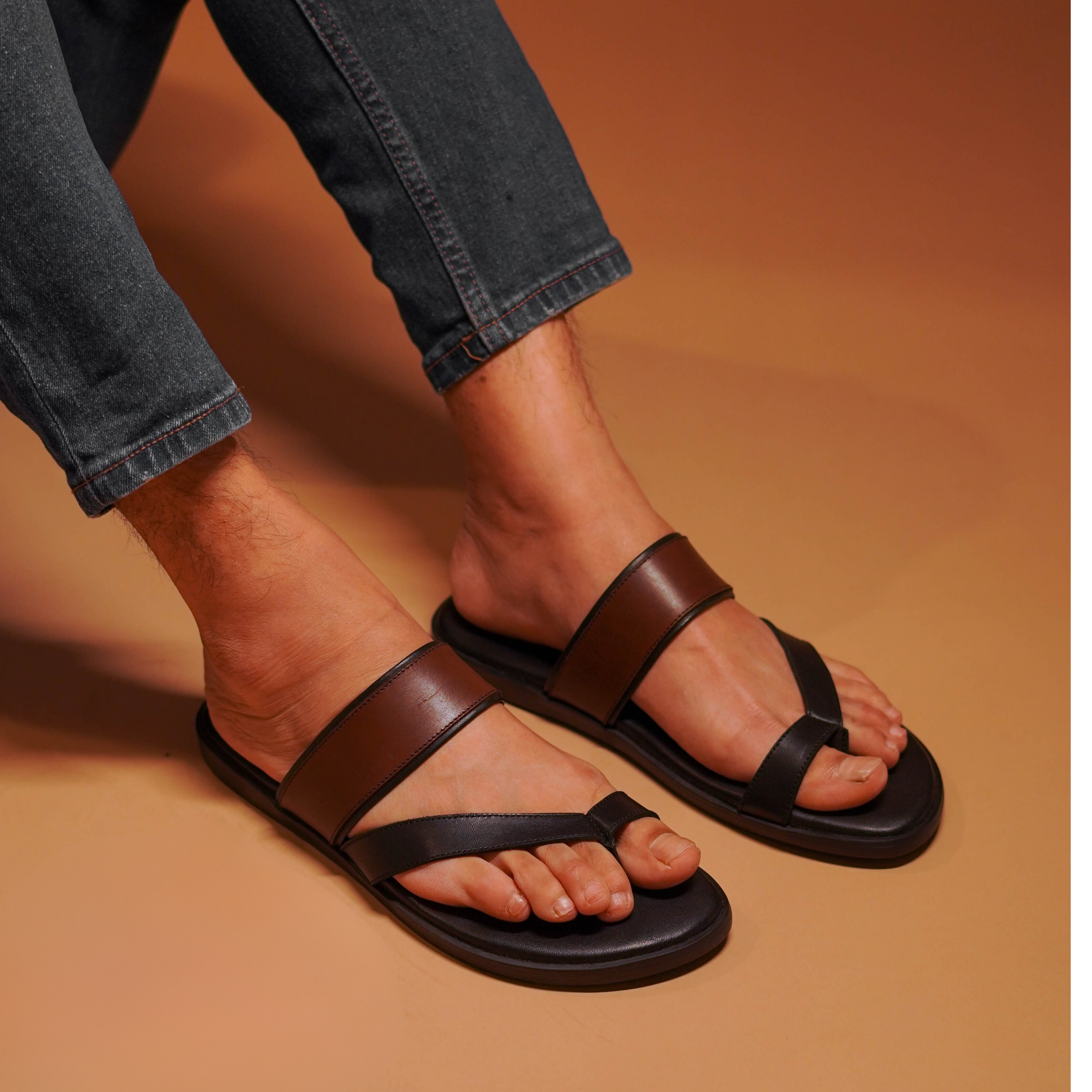 Pelle Francio | black and brown toe loop leather chappal